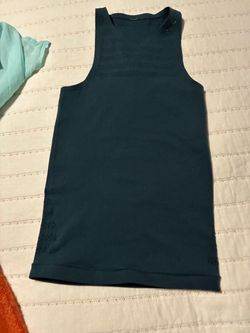 Top deportivo Lululemon size 4