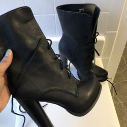 Black Boots 7.5 Shoe Dazzle
