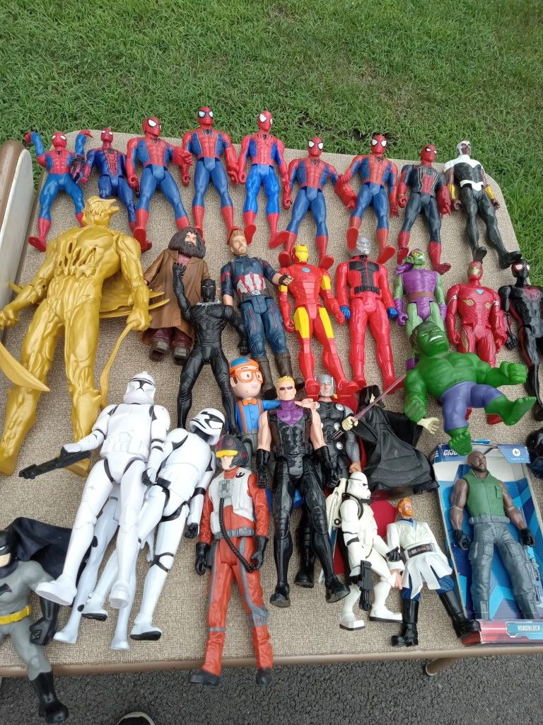 32 Large Action Figures Lot