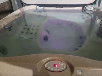 Jacuzzi Premium Hot tub new @ $18900 this one $5988