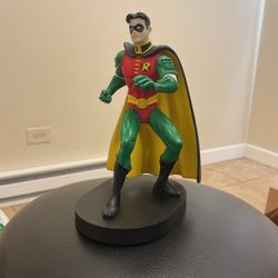 Robin Statue