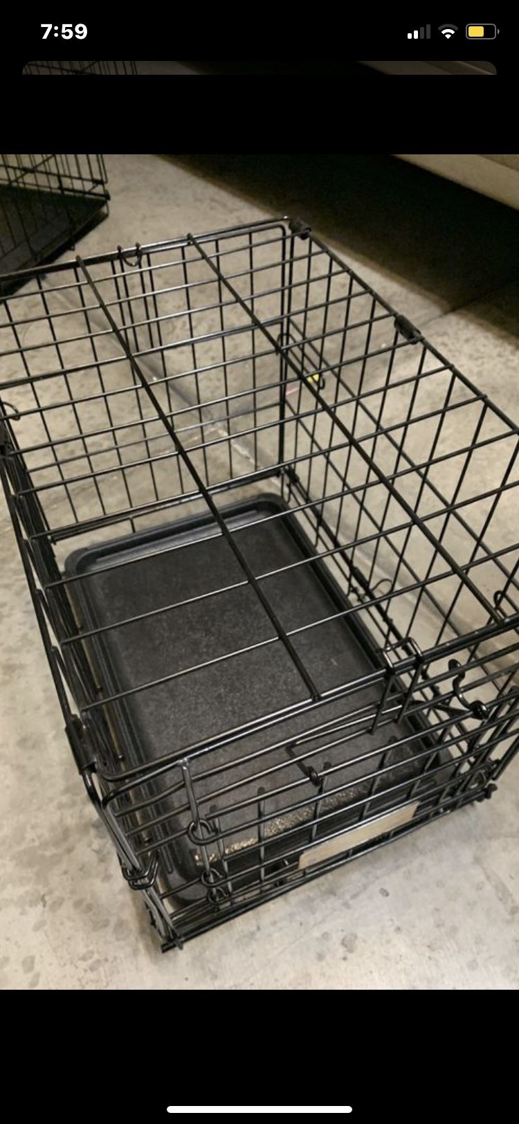 Medium crate collapsable wire dog kennel. 24x17x19