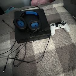 ps4 slim with headset and controller.