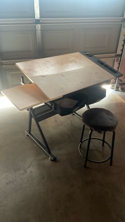Adjustable Artists Table