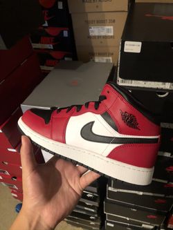 Nike air Jordan 1 mid Chicago size 10 10.5 11.5 13 $180