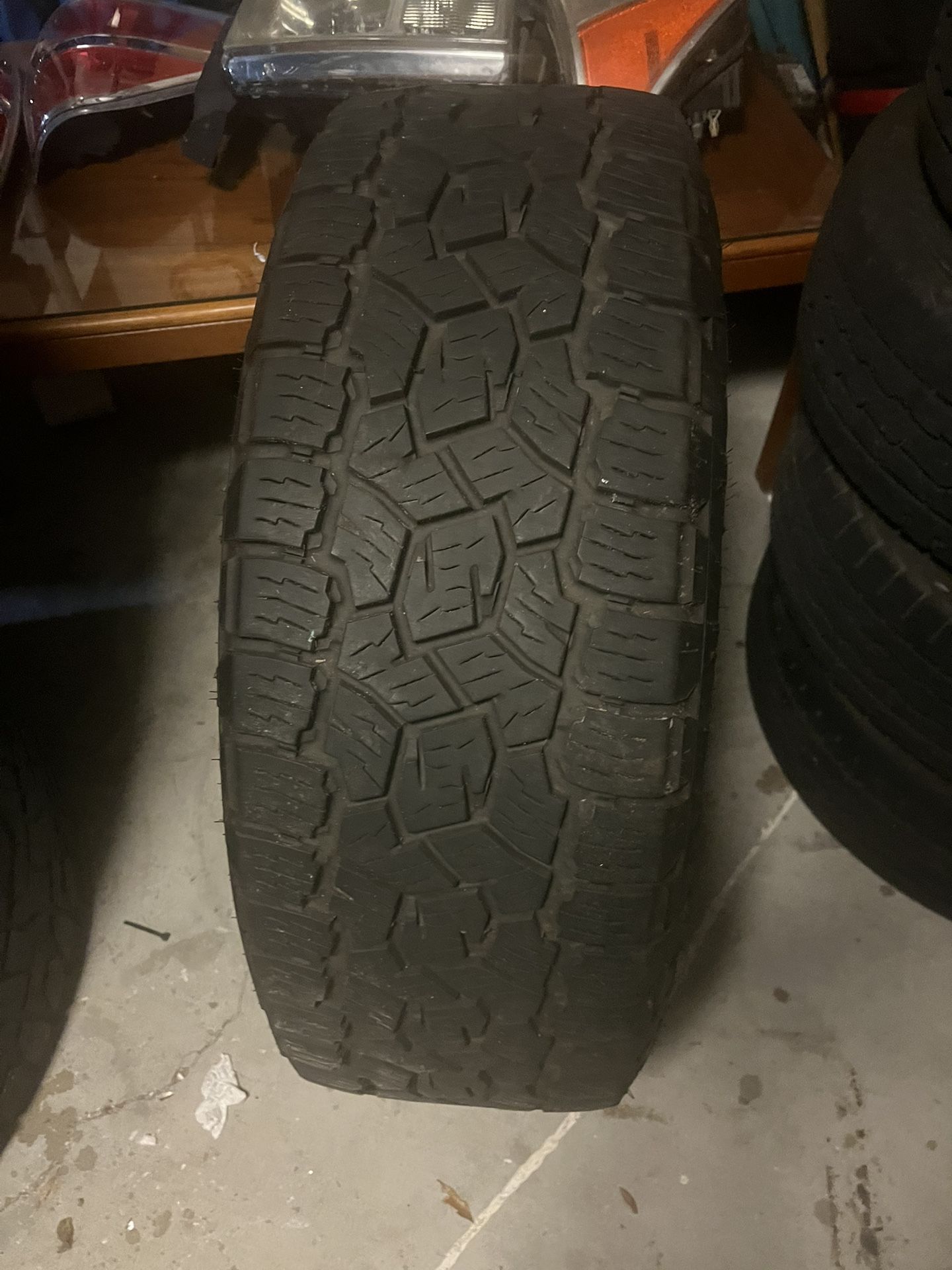 275/65R18 toyo