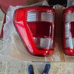 21-23 Ford F-150 OEM LED Tail Lights With BLIS