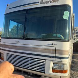 Fleetwood Bounder  RV 