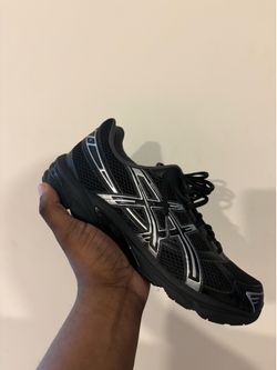 Size 10 og all black ascis