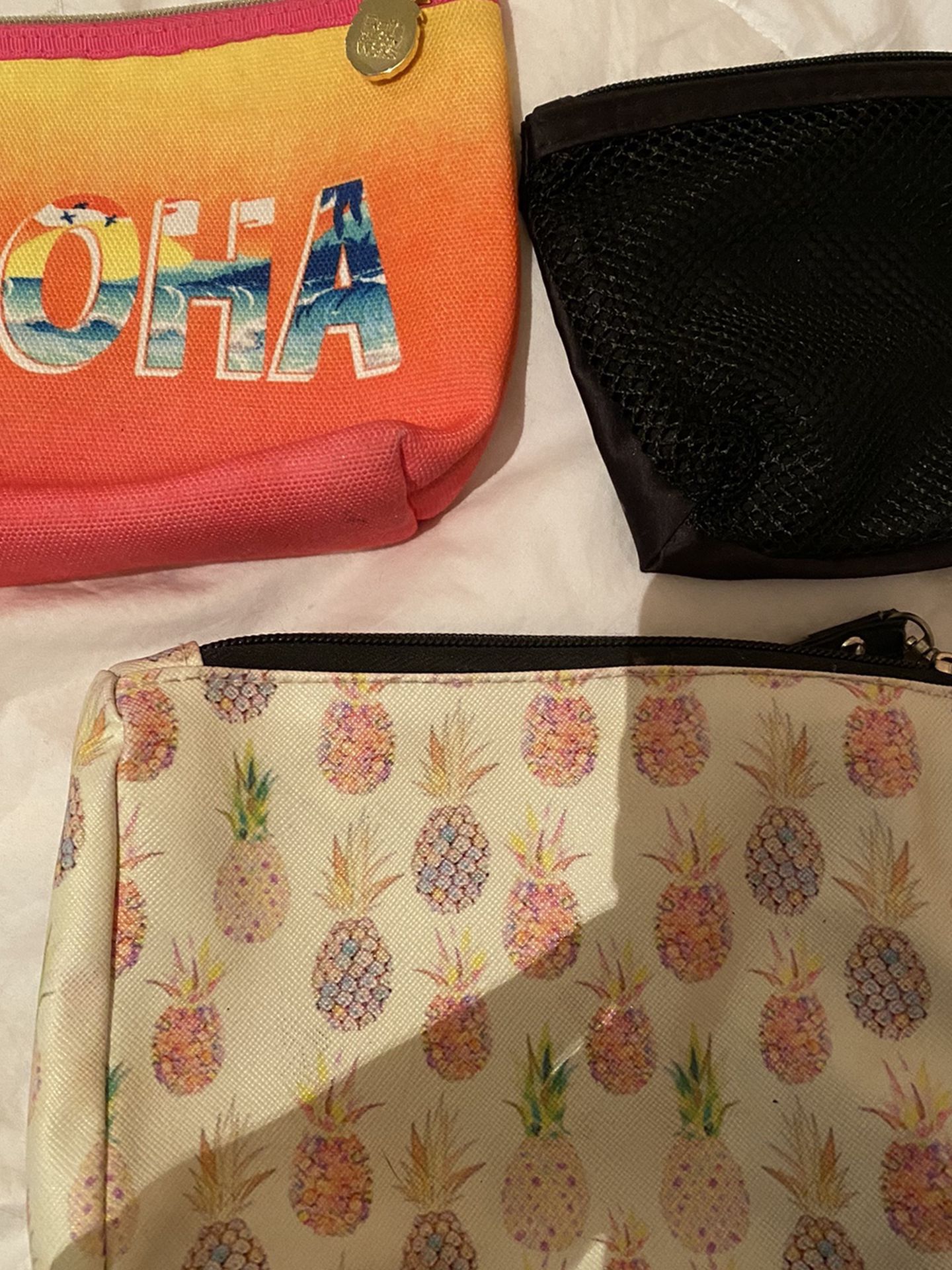 Free Pineapple Makeup Bags And Container
