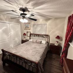 Queen Size Bed W/5 Drawer Dresser W/2 Nightstands