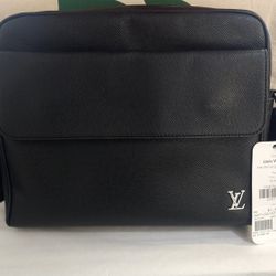 Alex Messenger Bag Taiga Louis Vuitton