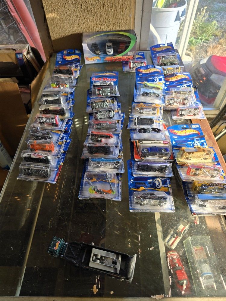 30+ Hot Wheels From 2001