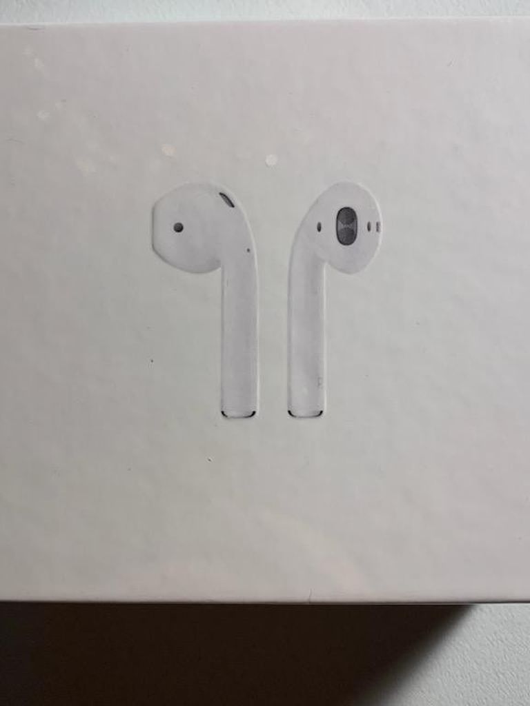 Authentic Apple Second Generation Airpod Bluetooth Earbuds With Wireless Charging mg Case