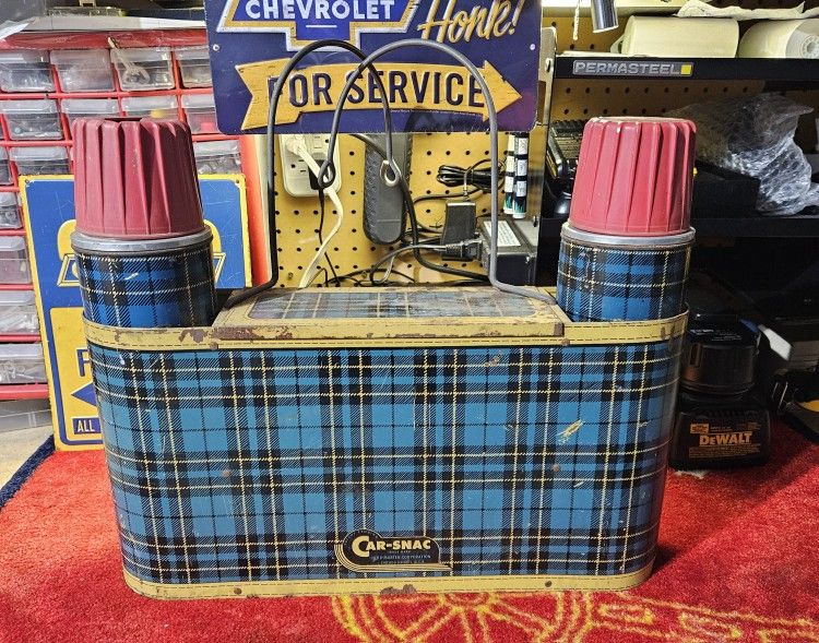 1940s 1950s Car-Snac picnic set travel suitcase Sportsman Thermos Vacuum Bottles