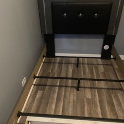 LODANNA QUEEN PANEL BED FRAME