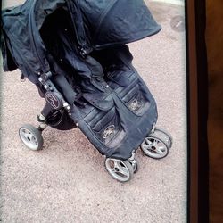 Twin Stroller/ Need Some Basic Cleaning 