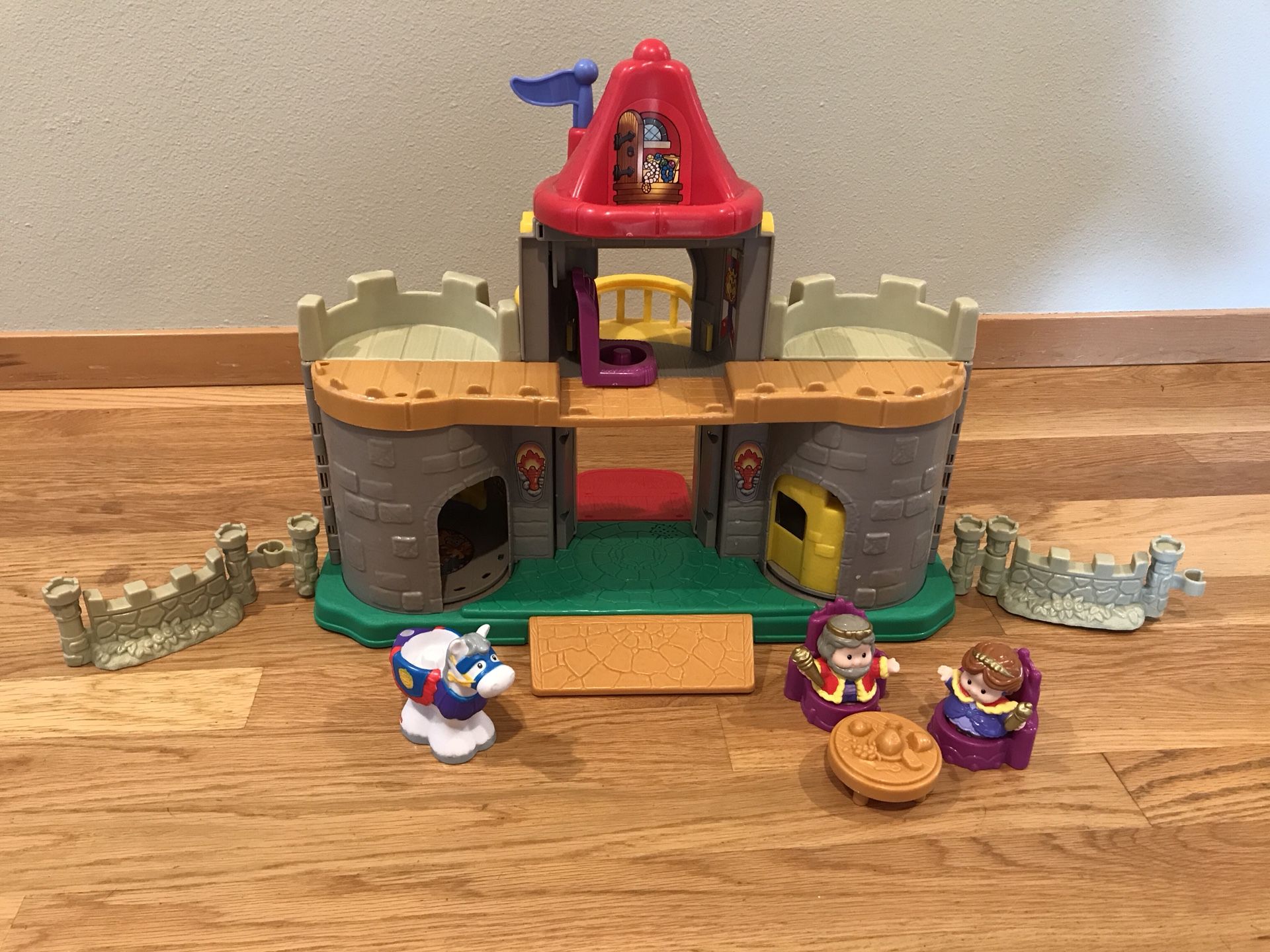 Fisher Price Little People Mighty King/Queen Castle