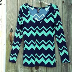'rue 21' chevron print, navy blue & green turquoise long sleeve v-neck Sz. XL
