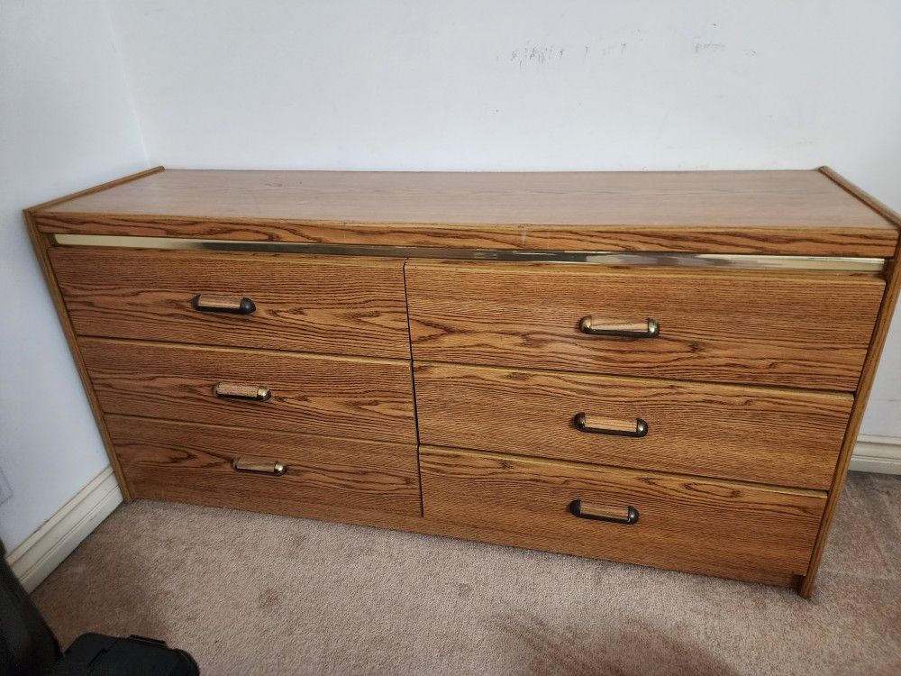 Dresser Beautiful Wood $75