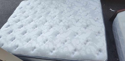 Floor Models King And Queen Mattresses