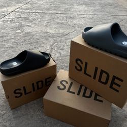 YEEZY SLIDES 