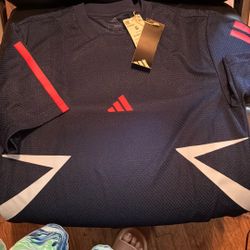 Adidas Men’s Tshirt Small