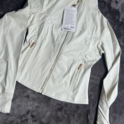 Lululemon white crop-zip jacket size 6
