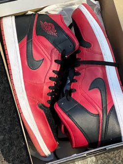 Chicago color Jordan’ 1s