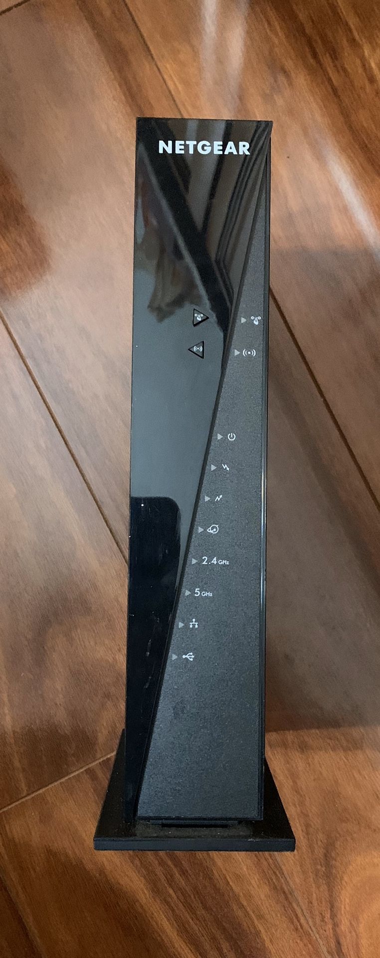 Netgear AC1750 cable modem router.