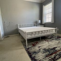 White Metal Queen Size Bed With Mattress