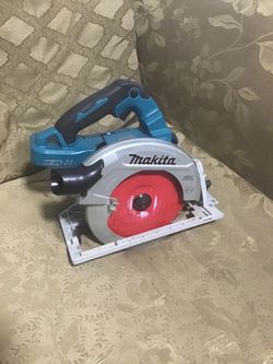 MAKITA CIRCULAR SAW … SIZE 71/4”… Double Bateria…en excelentes condiciones.