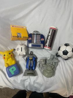 8 iconic piggy banks.
