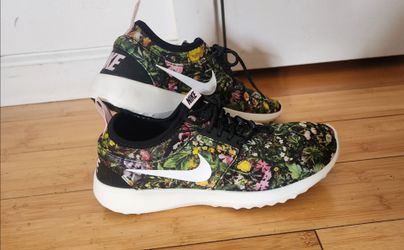 Nike Women's Slip On Shoes Size 7 (New)