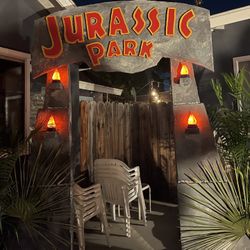 JURASSIC PARK ENTRANCE PROP