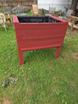 Medium Elevated wooden planter