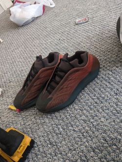 Adidas Yeezy 700 V3 Sneakers