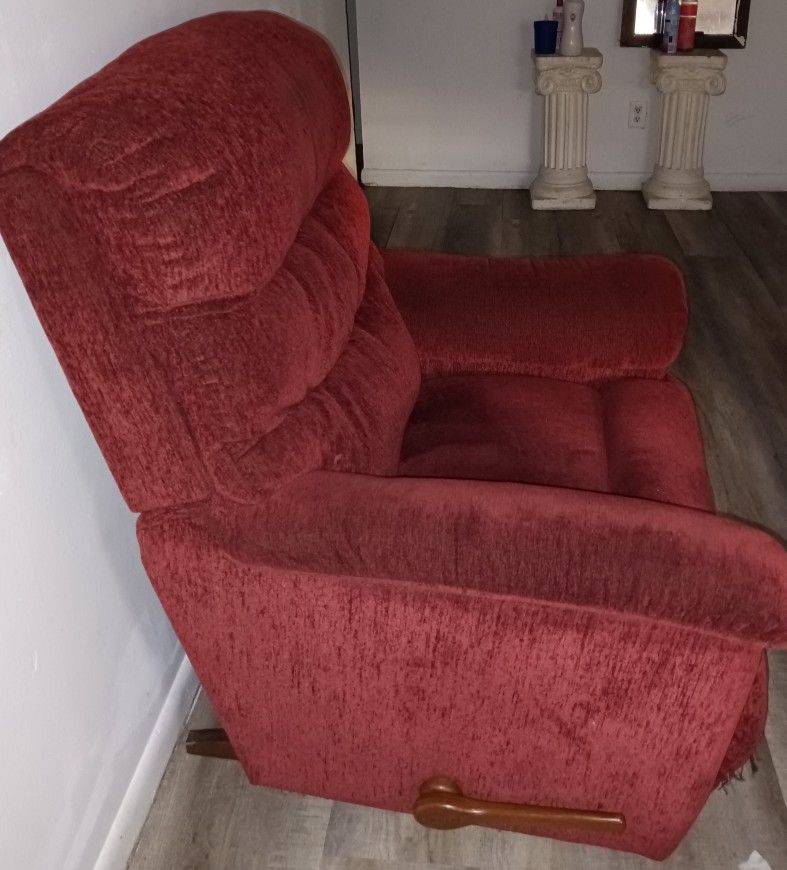 Selling A Good Shape Recliner Nothing Is Wrong With It..