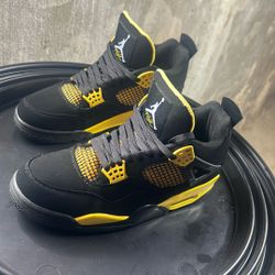 Jordan 4 Retro Thunder 