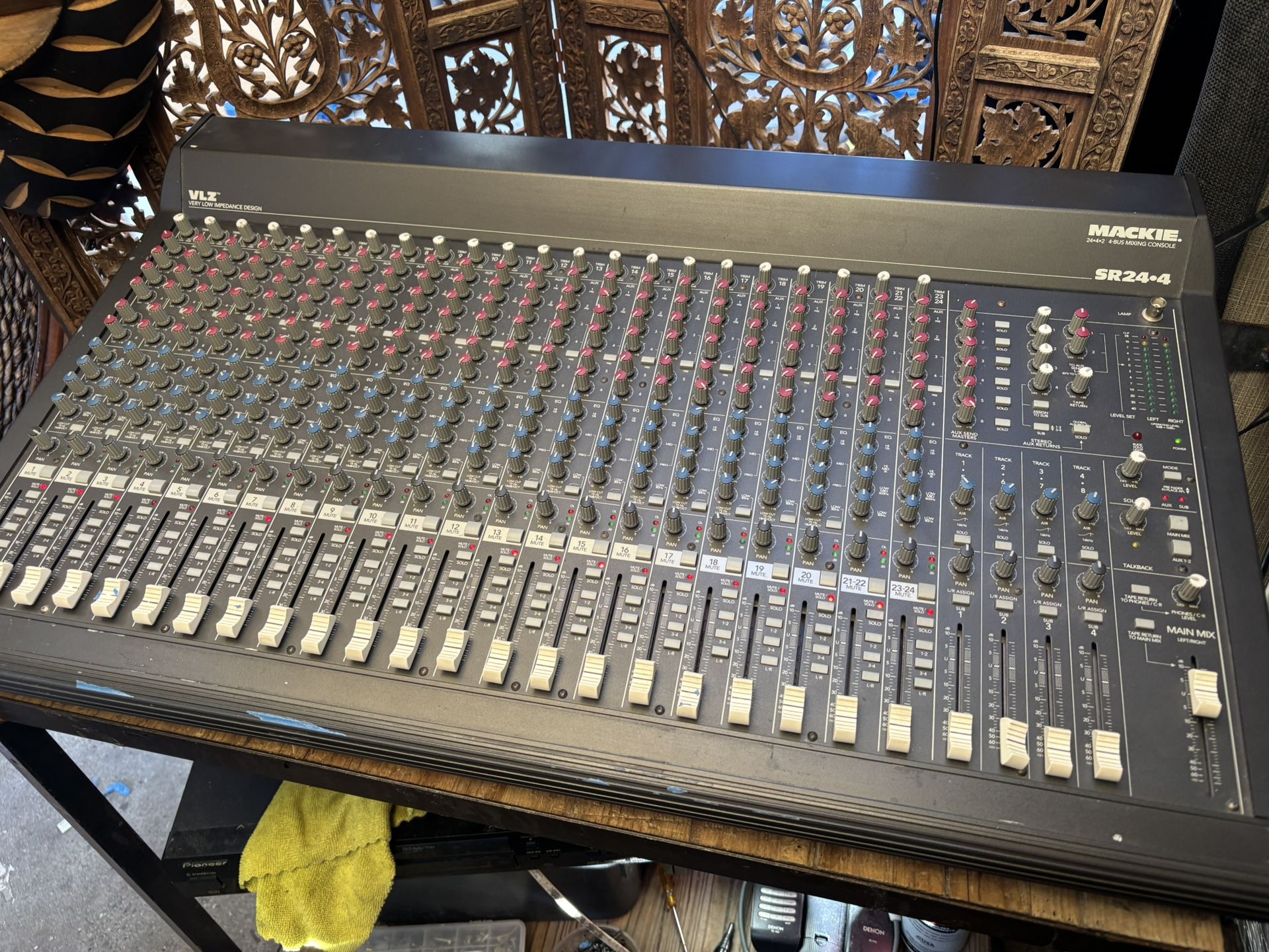 Mackie SR24.4 4 Bus Mixing Console