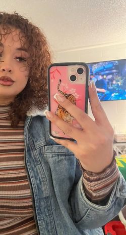 pink iphone 13 w free case and accessories
