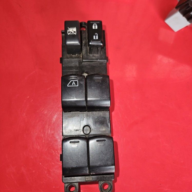Nissan Versa Window Switch And Mirors Switch
