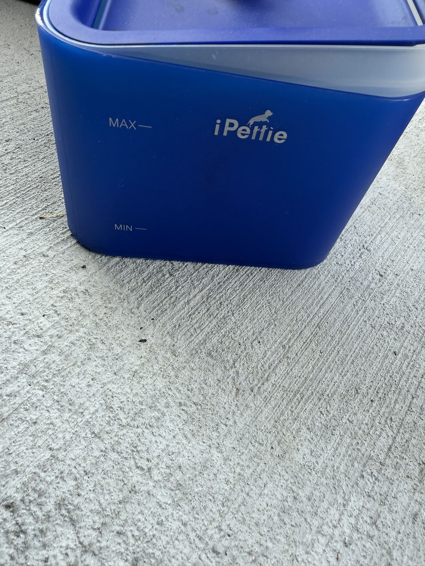 Ipettie Timed Water Bowl