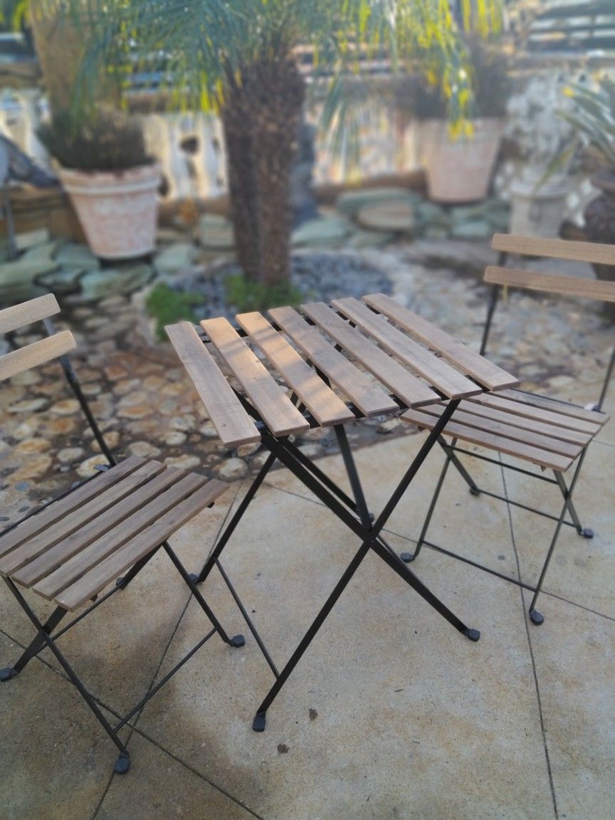 Patio Furniture In Great Condition