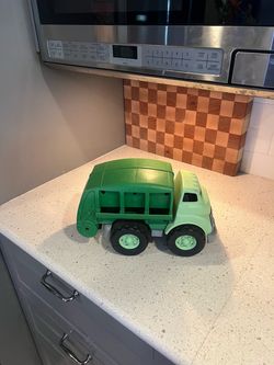Trash truck toy