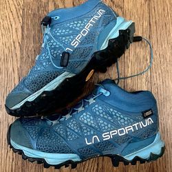 WOMENS LA SPORTIVA MID HIKING BOOTS