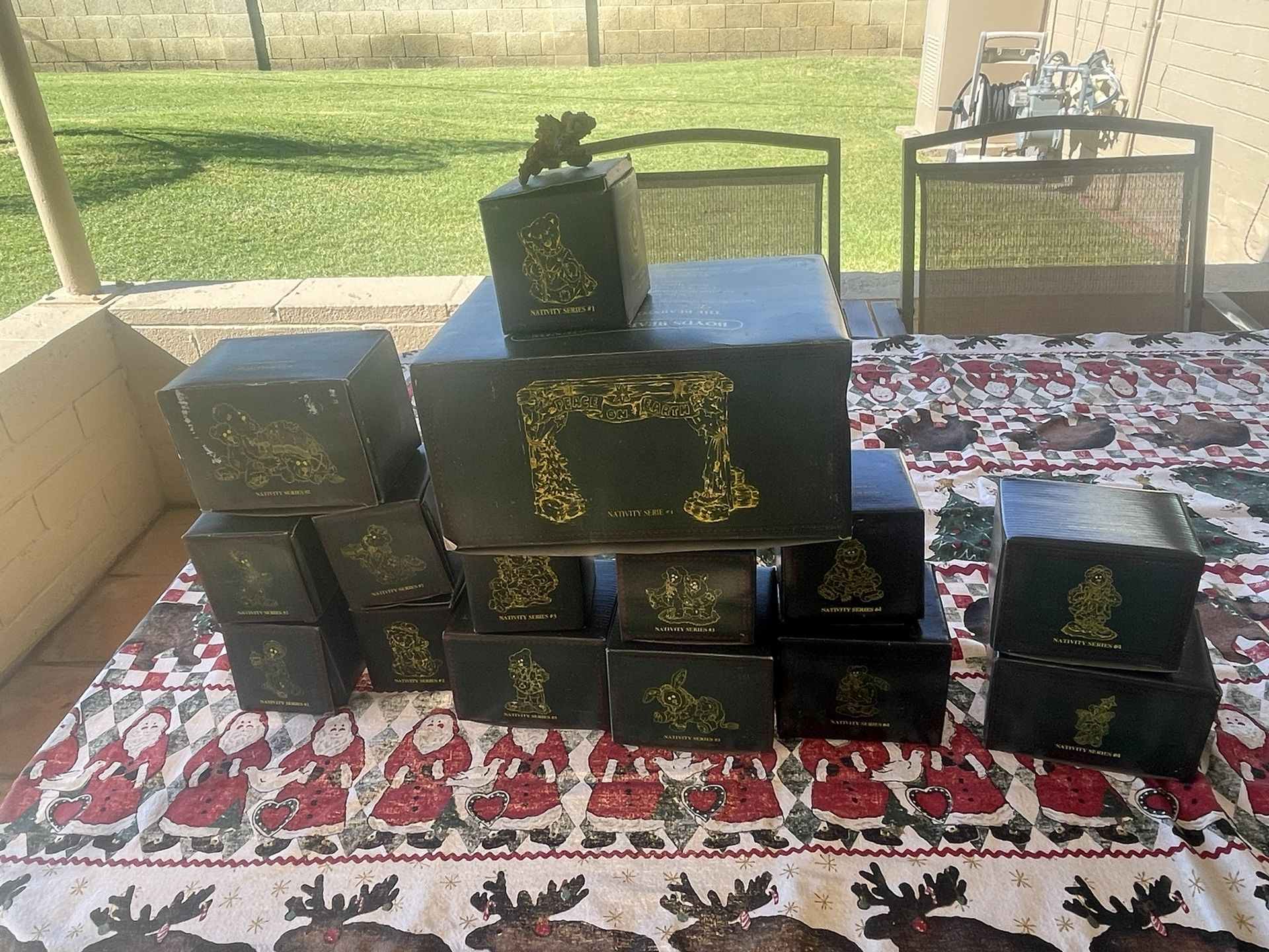 Boyd’s Bears Nativity Set. 16 Pieces