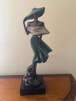 Elegant Woman Figurine Sculpture with Hat