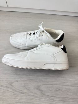 Shoes sneakers size women’s 9 men’s 7