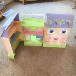 LEARNING CURVE MRS. GOODBEE TALKING INTERACTIVE DOLL HOUSE PLAYSET CARING CORNER